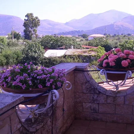 Holiday home Il Glicine Di Carmen Fondi